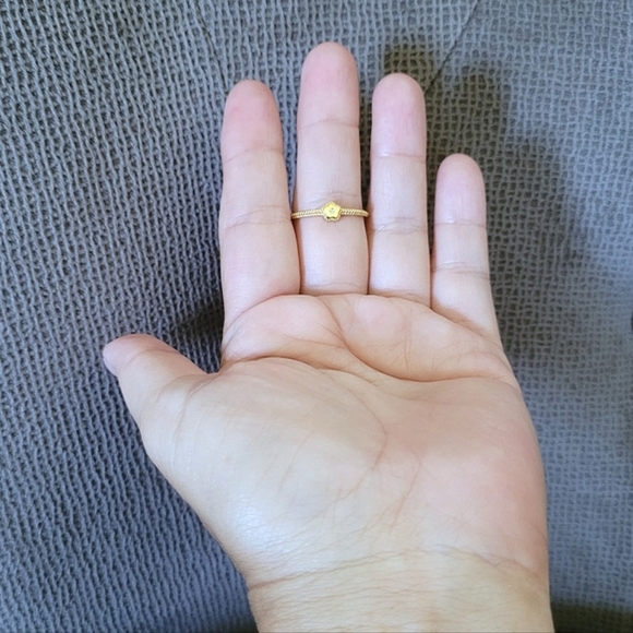Rachel Zoe Dainty Gold💛 Flower🌸 Ring💍 - NWT - Picture 4 of 15